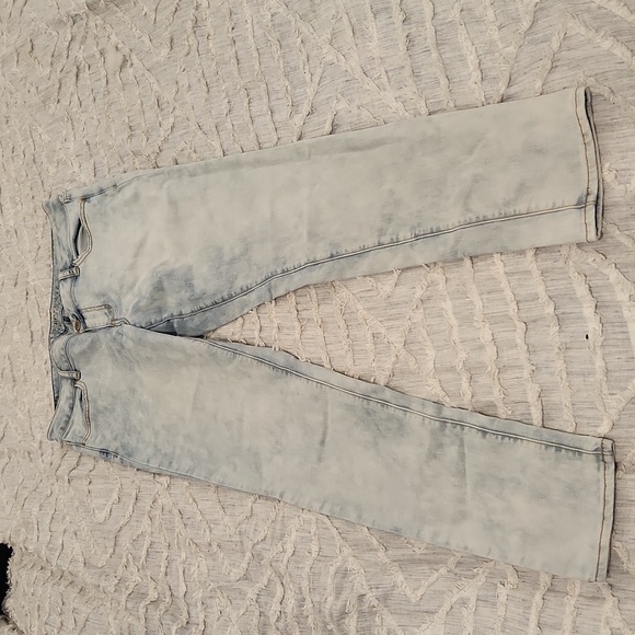 Lightwash, stonewash American eagle jeggings size 16! - Picture 1 of 10